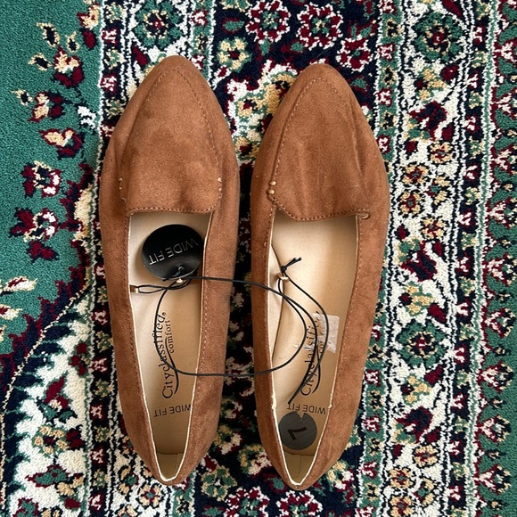 New with tags - Faux Leather Loafers Size 8W - Picture 1 of 6